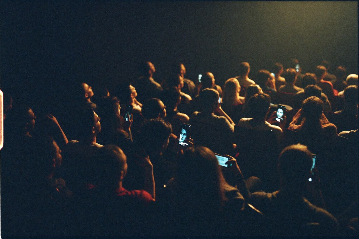 TEATROS Y ESPECTÁCULOS — espacio libre de celulares 1